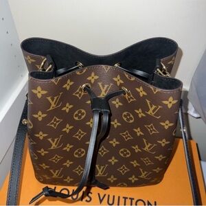 Authentic neonoe Louis Vuitton handbag great used condition
